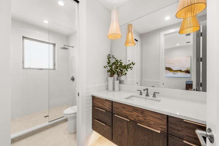 Bedroom 4 - En-Suite Bathroom - Large Walk-in Shower Bedroom 4 - En-Suite Bathroom - Large Walk-in Shower