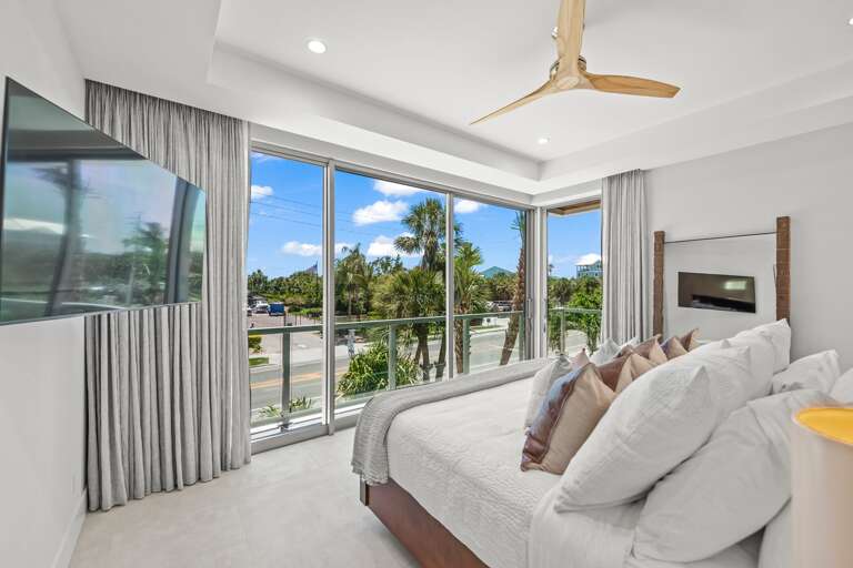 Master Bedroom  - King Size Bed - Balcony Access w/ a View! Master Bedroom  - King Size Bed - Balcony Access w/ a View!
