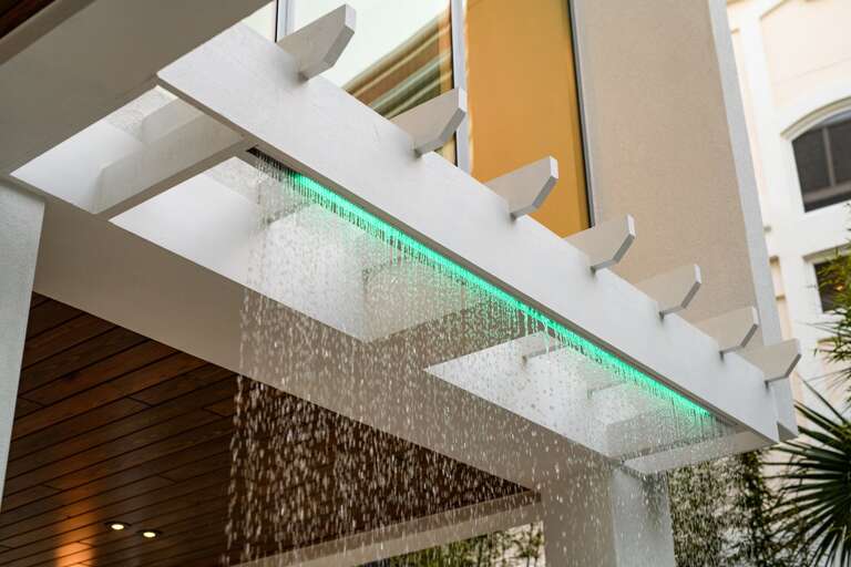 Vacation in Luxury - Resort Style Pool - Rain Curtain Vacation in Luxury - Resort Style Pool - Rain Curtain