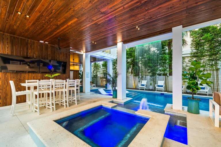 Poolside Paradise, Pristine Patio, Polished Bar In Vacation Rental