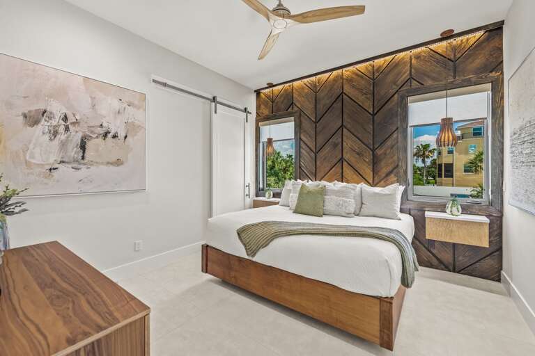 Bedroom 2 - King Size Bed and En-Suite Bathroom Bedroom 2 - King Size Bed and En-Suite Bathroom