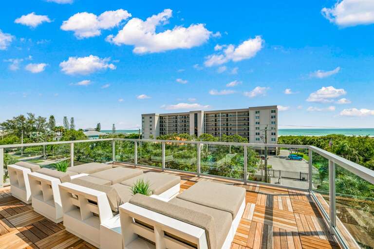 Rooftop - Lounge in Style - Gulf Views Rooftop - Lounge in Style - Gulf Views