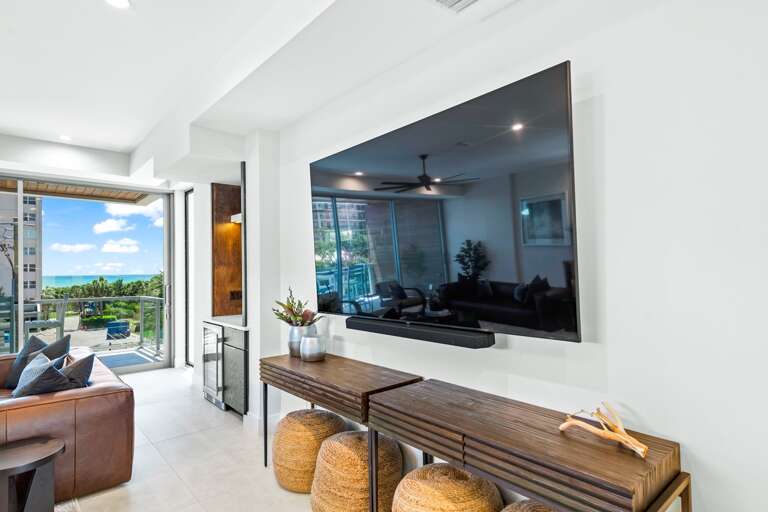 Great Room - Large 80inch HDTV - Dry Bar - Gulf Views - Balcony Access Great Room - Large 80inch HDTV - Dry Bar - Gulf Views - Balcony Access