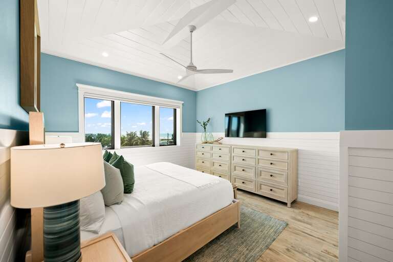 Bedroom 3 - King Size Bed - Large HDTV and En-Suite Bathroom