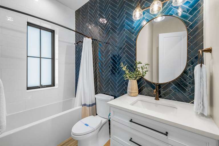 Bedroom 5 - En-Suite Bathroom - Shower/Tub Combination