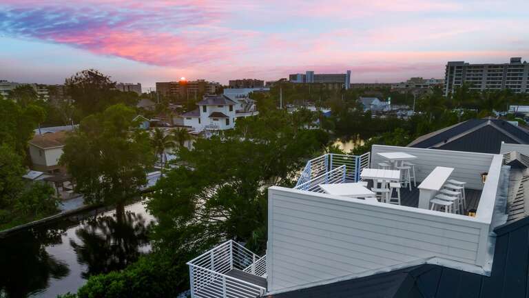 Twilight - Rooftop Bar & Hightop Seating
