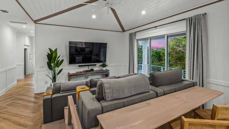 Theatre Room - Wet Bar - Nintendo NES - Playstaytion 4