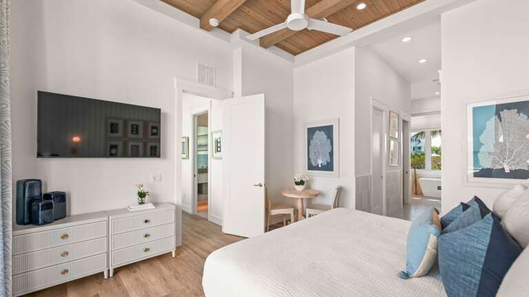 Master Bedroom -  En-Suite Master Bathroom - Large Soaking Tub - Walk in Shower - Dual Vanity Master Bedroom -  En-Suite Master Bathroom - Large Soaking Tub - Walk in Shower - Dual Vanity