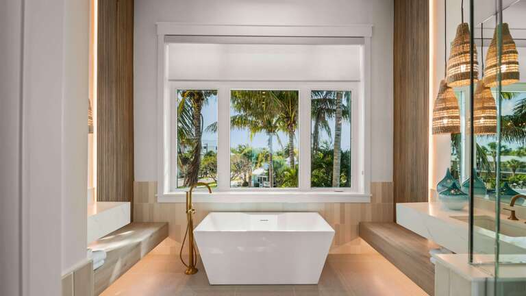 Master Bedroom Bathroom - Large Soaking Tub - Walk in Shower - Dual Vanity Master Bedroom Bathroom - Large Soaking Tub - Walk in Shower - Dual Vanity