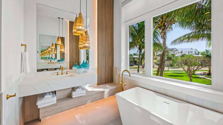 Master Bedroom Bathroom - Large Soaking Tub - Walk in Shower - Dual Vanity Master Bedroom Bathroom - Large Soaking Tub - Walk in Shower - Dual Vanity