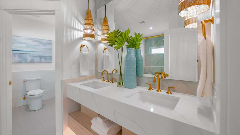 Bedroom 4 - En Suite Bathroom - Large Soaking Tub - Walk in Shower - Dual Vanity Bedroom 4 - En Suite Bathroom - Large Soaking Tub - Walk in Shower - Dual Vanity