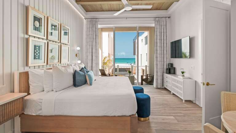 Master Bedroom En-Suite Master Bathroom - Large Soaking Tub - Walk in Shower - Dual Vanity Master Bedroom En-Suite Master Bathroom - Large Soaking Tub - Walk in Shower - Dual Vanity
