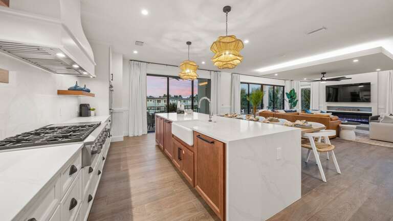 Great Room - Open Floor Plan - Balcony Access - Gulf Views Great Room - Open Floor Plan - Balcony Access - Gulf Views