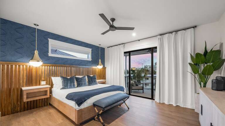 Twilight - Master Bedroom - Balcony Access w/ a View! Twilight - Master Bedroom - Balcony Access w/ a View!