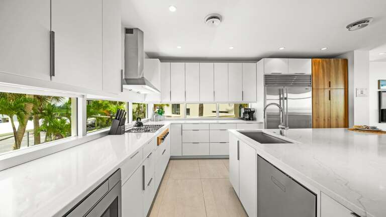 Kitchen - Full Stocked - Double Oven - Large Range - 2 Dishwashers - Oversized Island w/ Seating for 8