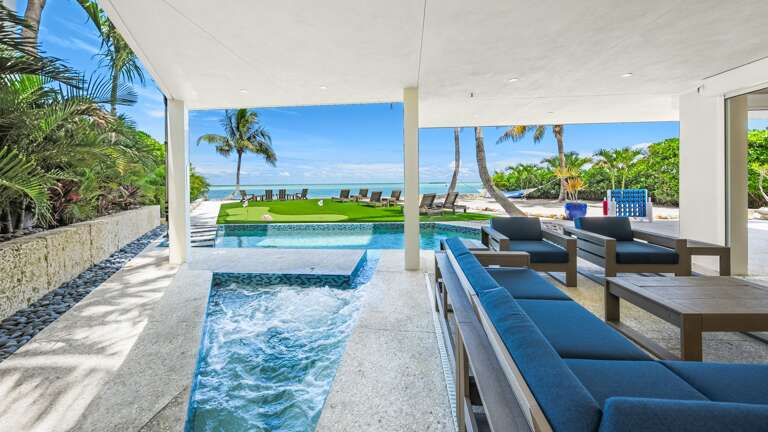 Resort Style Pool/Spa - Soft Seating - Large Smart TV - Mini Golf - Ping Pong