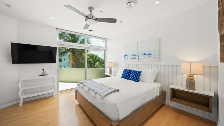 Bedroom 4 - King Size Bed - En-Suite Bathroom - Balcony Access - Direct Gulf Views