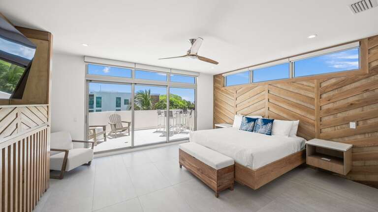 Bedroom 2 - King Size Bed - En-Suite Bathroom - Balcony Access - Direct Gulf Views