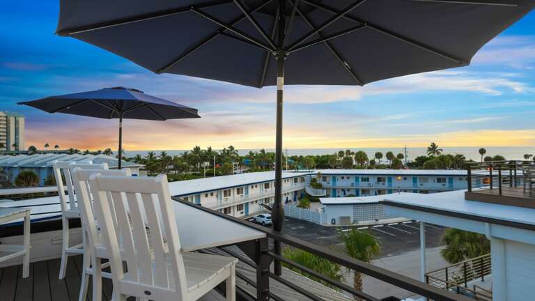Twilight - Rooftop Deck - High-Top Chairs - Gulf Views Twilight - Rooftop Deck - High-Top Chairs - Gulf Views
