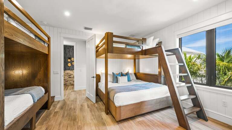 Bedroom 5 - En-Suite - King/King and Full/Full Bunk Bed