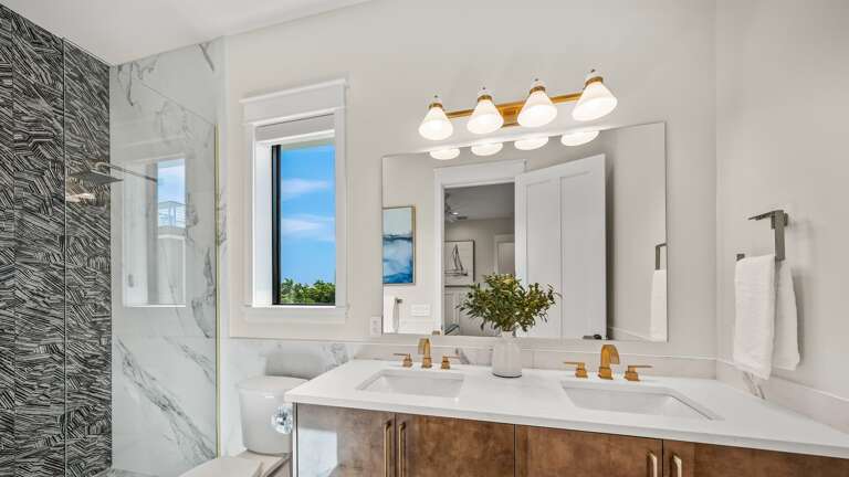 Bedroom 3 - En-Suite Bathroom - Large Walk-in Shower Bedroom 3 - En-Suite Bathroom - Large Walk-in Shower