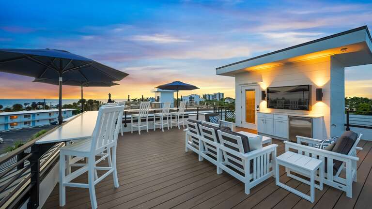 Twilight - Rooftop - Dining and Lounge Area - High-Top Chairs - Gulf Views Twilight - Rooftop - Dining and Lounge Area - High-Top Chairs - Gulf Views