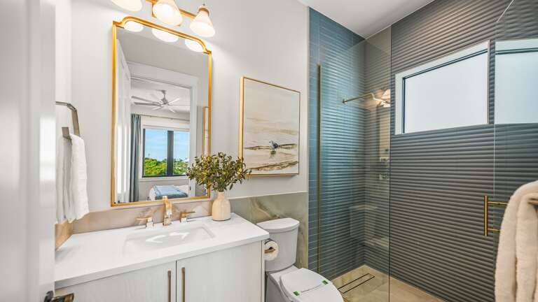 Bedroom 4 - En-Suite Bathroom - Large Walk-in Shower Bedroom 4 - En-Suite Bathroom - Large Walk-in Shower