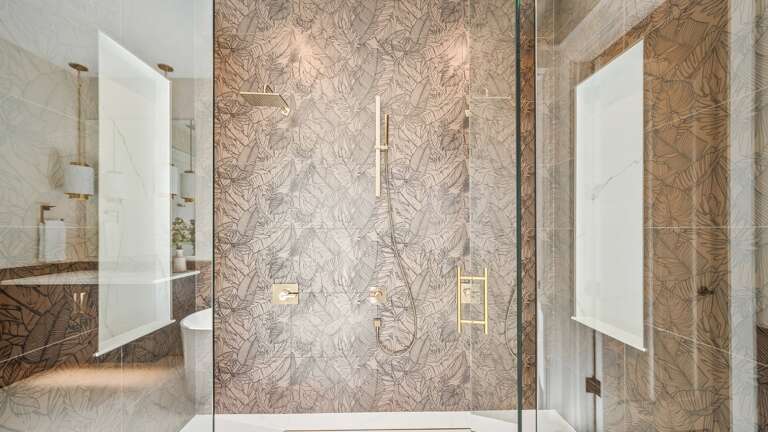 Master Bedroom - En Suite Master Shower Master Bedroom - En Suite Master Shower