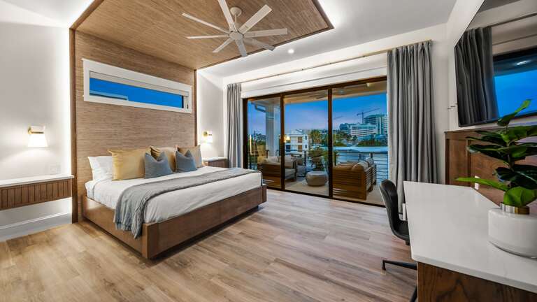 Twilight - Master Bedroom - Balcony Access w/ a View! Twilight - Master Bedroom - Balcony Access w/ a View!