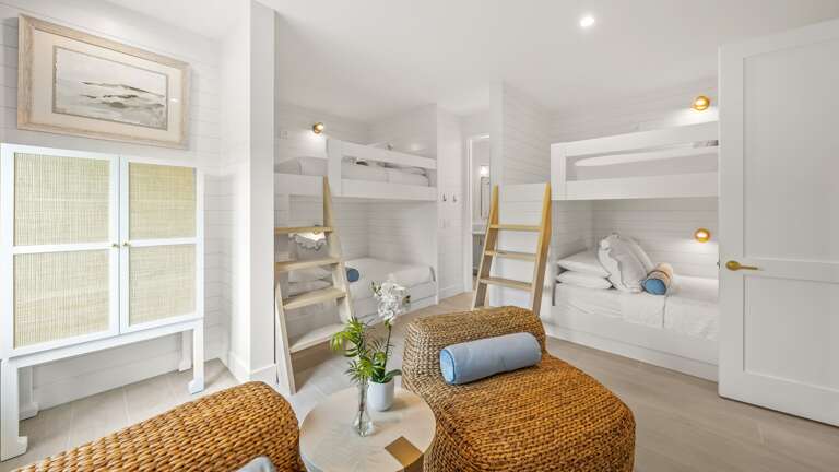 Bedroom 5 - En-Suite - Queen/Queen and Full/Full Bunk Bed