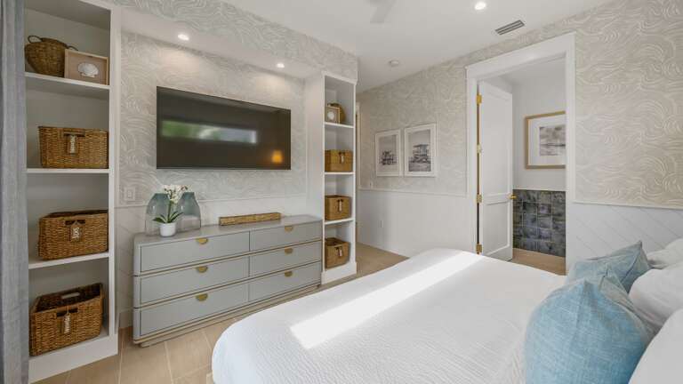 Bedroom 2 - King Size Bed and En-Suite Bathroom - Large HDTV