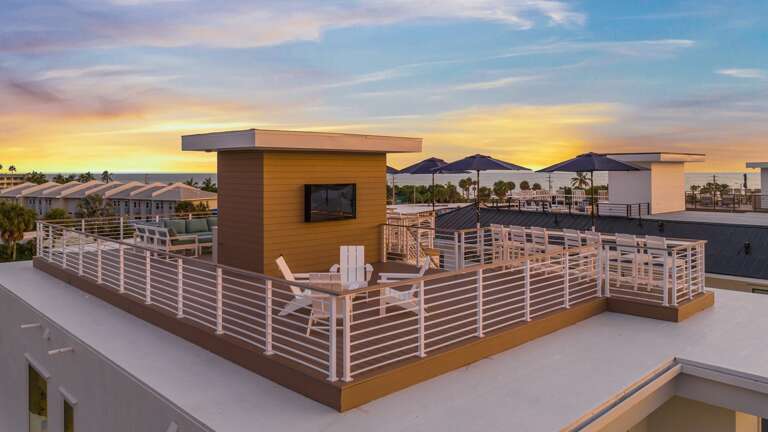 Twilight- Rooftop Deck - High-Top Bar Seating - Large HDTV - Gulf Views