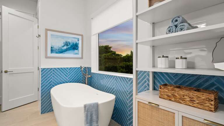 Master Bedroom - En Suite Master Bathtub