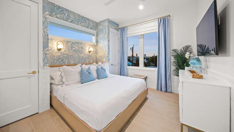 Bedroom 3 - King Size Bed and En-Suite Bathroom