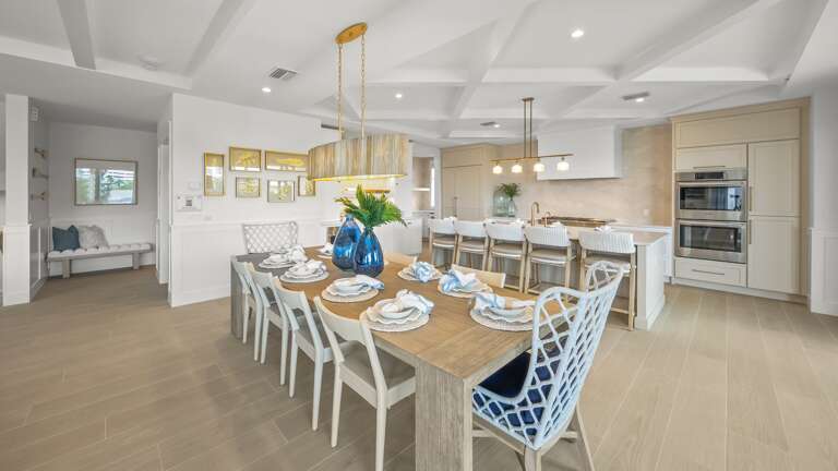 Dining Area - Seating for 10 - High-Top Seating