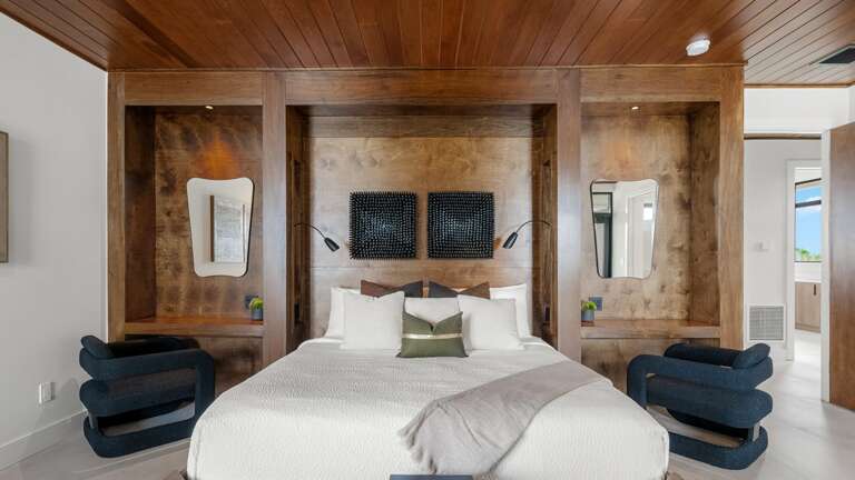 Master Bedroom  - King Size Bed - Balcony Access w/ a View!