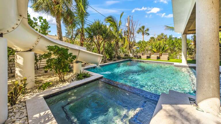 Resort Style Pool w/ Spa and Waterslide