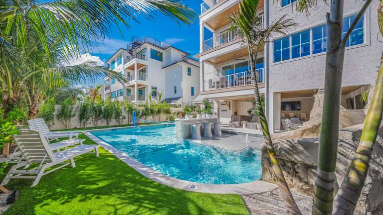 Resort Style Pool & Spa - Water Slide - Pool Volleyball