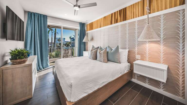 Bedroom 3 - En-Suite Bathroom - King Sized Bed - Balcony Access