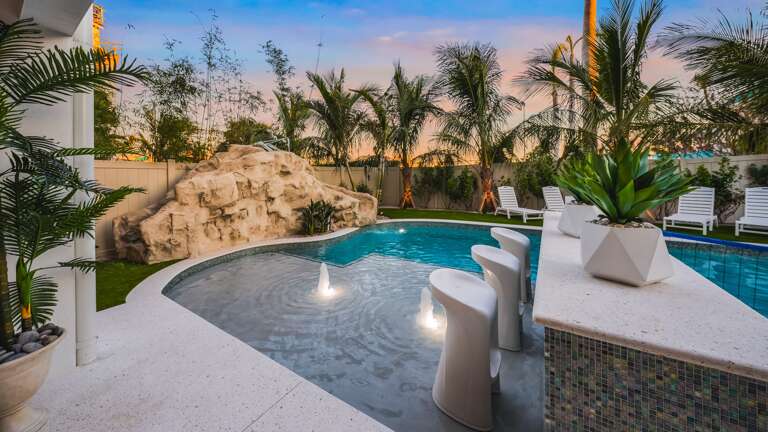 Twilight - Resort Style Pool & Spa - Water Slide - Pool Volleyball