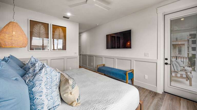 Bedroom 4 - En-Suite Bathroom - King Sized Bed - Balcony Access