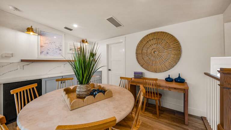 Third Floor Club Room - Dining Table