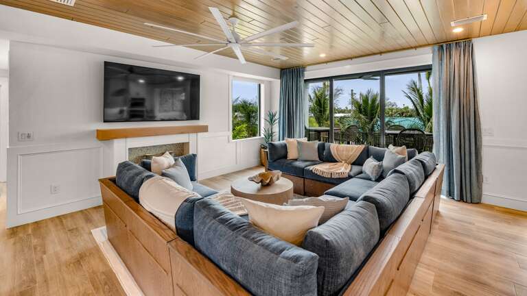 Great Room - HDTV - Balcony Access