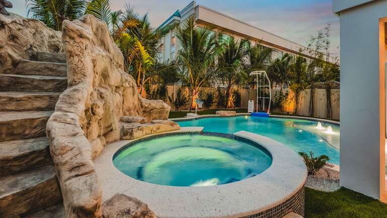 Twilight - Blue Lagoon - Resort Style Pool & Spa - Rope Swing - Mini Golf