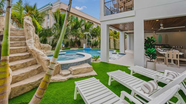 Siesta Springs - Resort Style Pool & Spa - Rope Swing - Mini Golf - Lounge Chairs