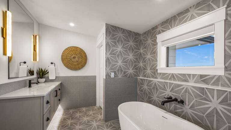 Master Bathroom 1 - En-Suite Master Bathtub