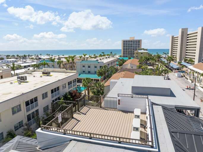 Daytime - Rooftop - High-Top Chairs - Gulf Views Daytime - Rooftop - High-Top Chairs - Gulf Views