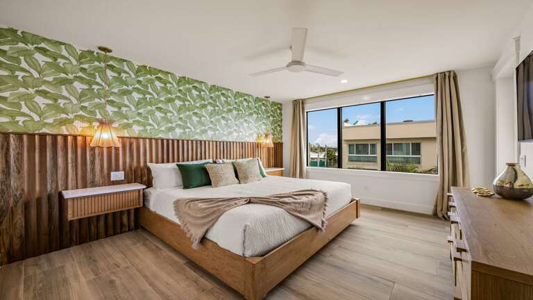 Bedroom 3 - En-Suite Bathroom - King Sized Bed - Balcony Access Bedroom 3 - En-Suite Bathroom - King Sized Bed - Balcony Access