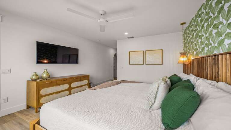 Bedroom 3 - En-Suite Bathroom - King Sized Bed - Balcony Access Bedroom 3 - En-Suite Bathroom - King Sized Bed - Balcony Access