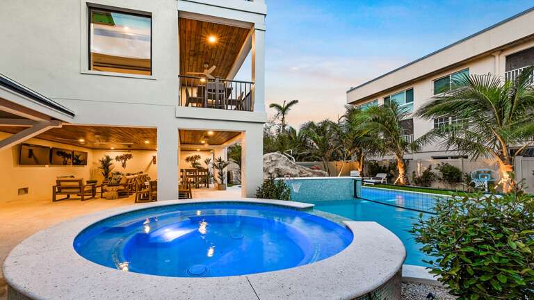 Twilight - Resort Style Pool/Spa